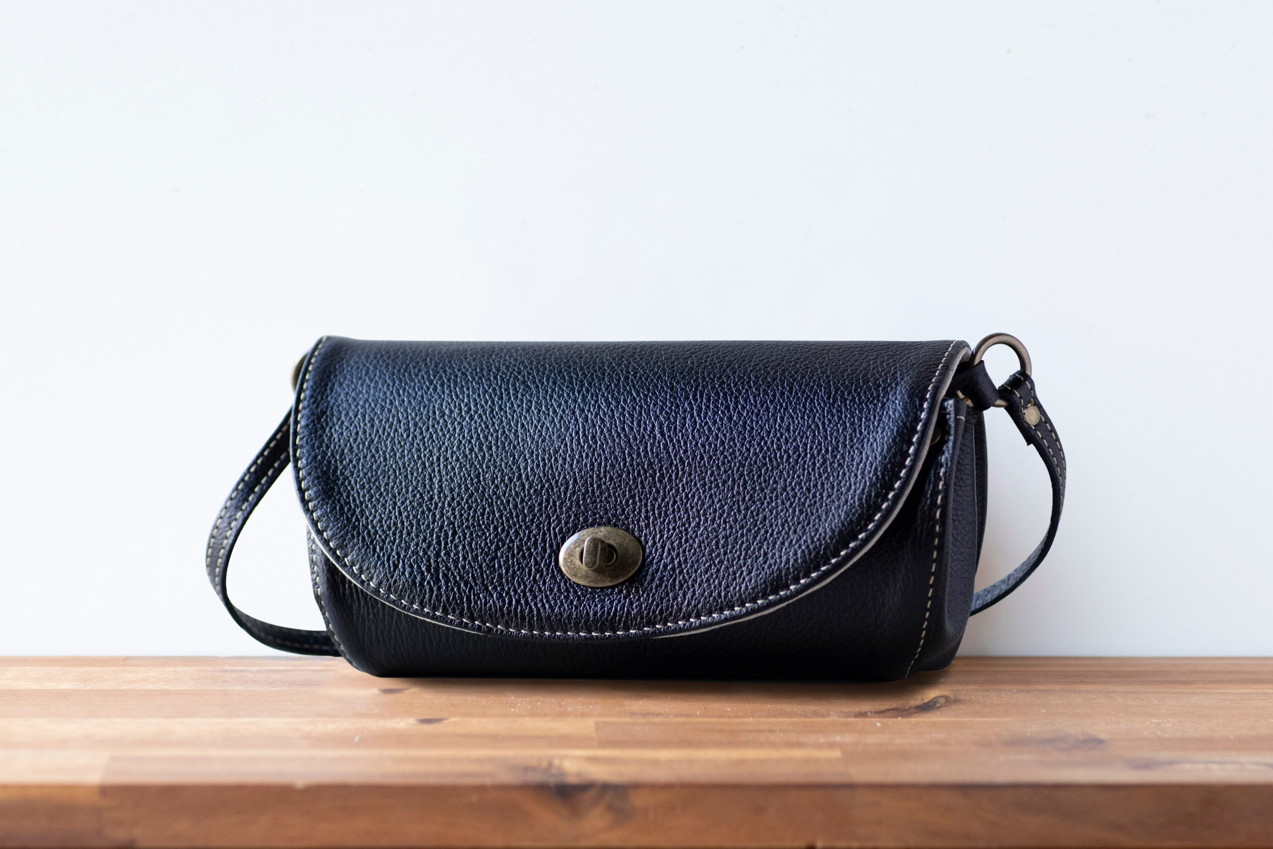 フラップ型ショルダーバッグ (グロスシュリンクレザー)-img5