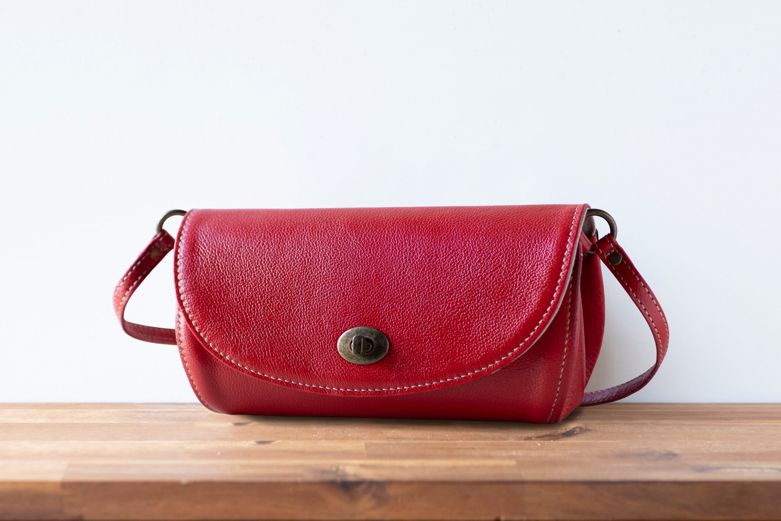 フラップ型ショルダーバッグ (グロスシュリンクレザー)-img2