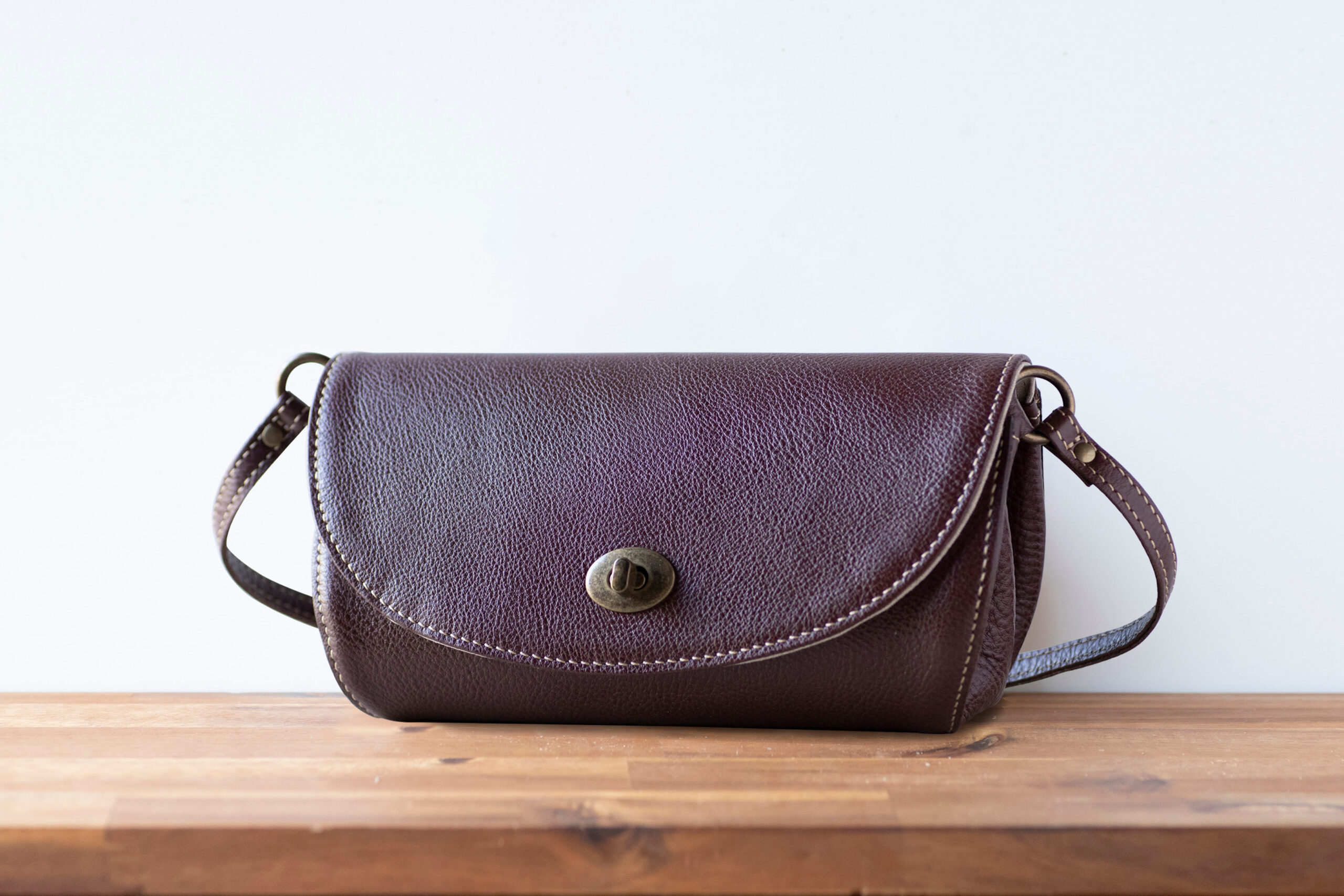 フラップ型ショルダーバッグ (グロスシュリンクレザー)-img4