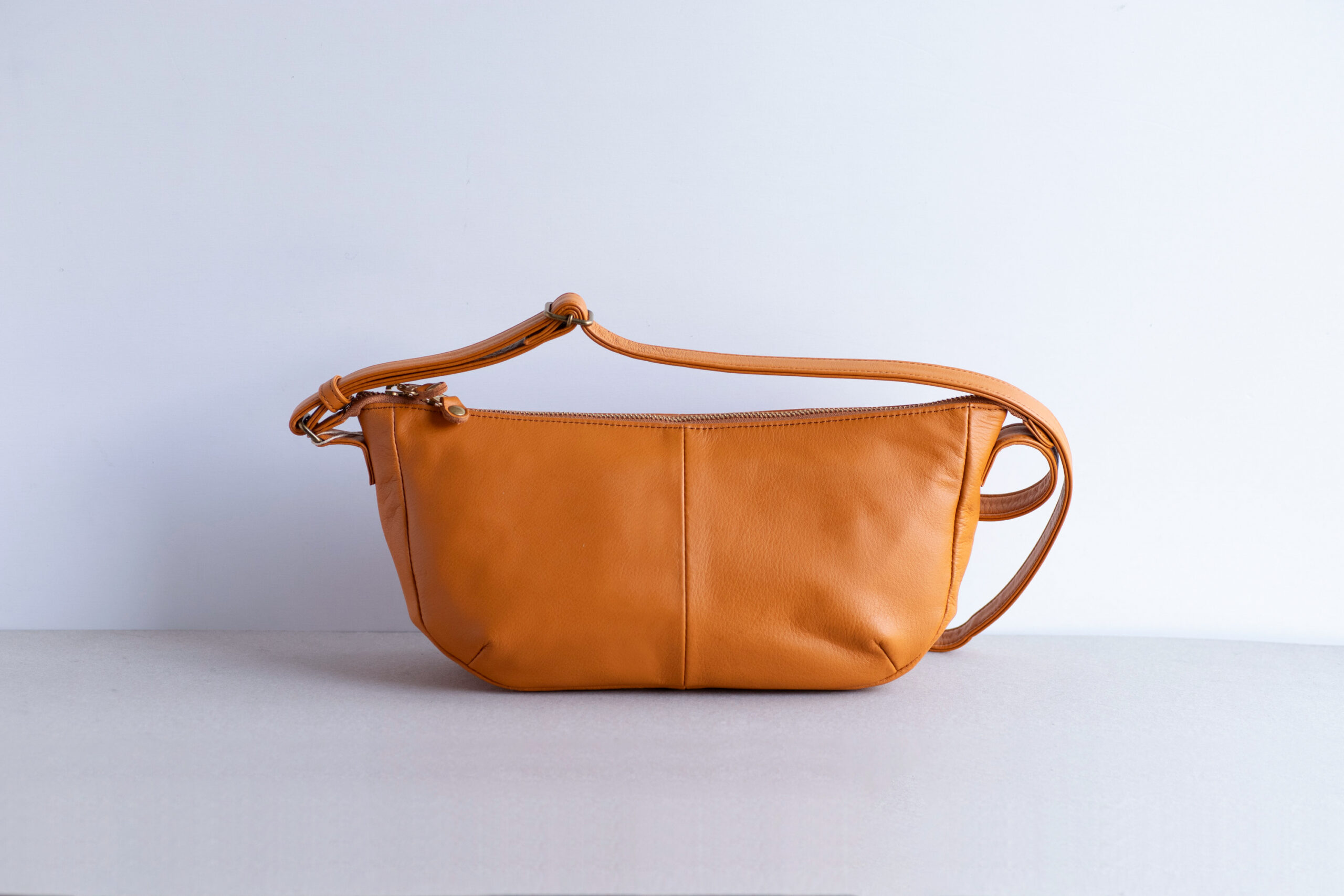 舟形ショルダーバッグ (ソフトシュリンクレザー)-ak-45cs