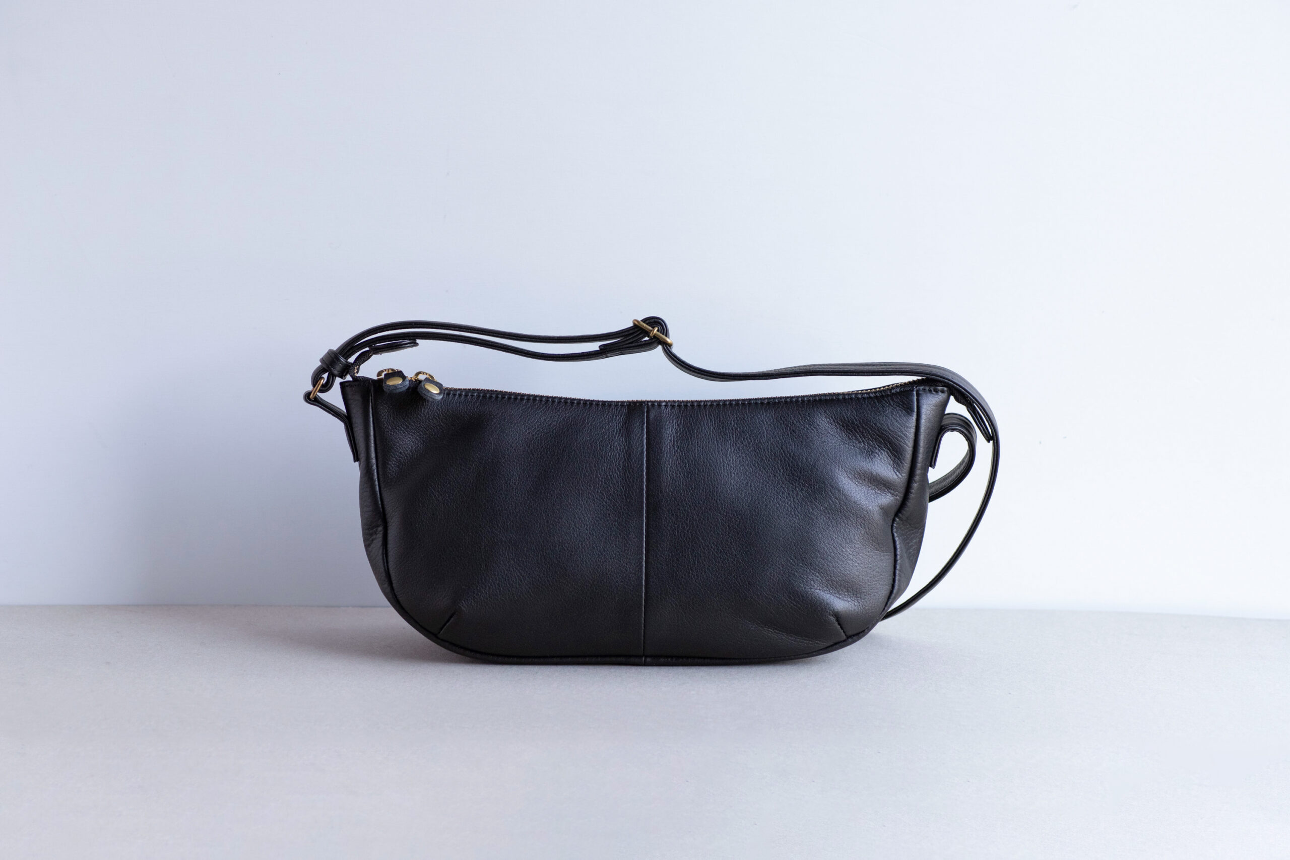 舟形ショルダーバッグ (ソフトシュリンクレザー)-img4