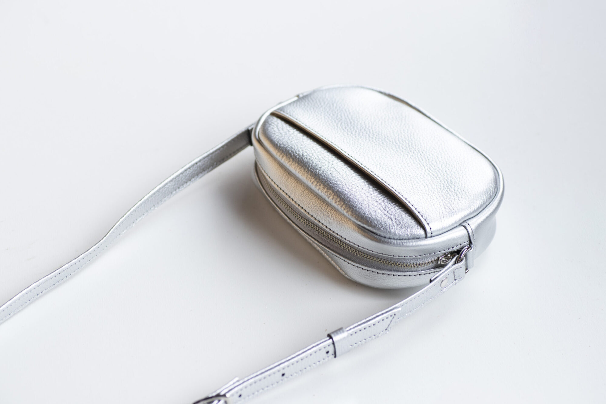 丸型ショルダーバッグ (マットシュリンクレザー)-img7