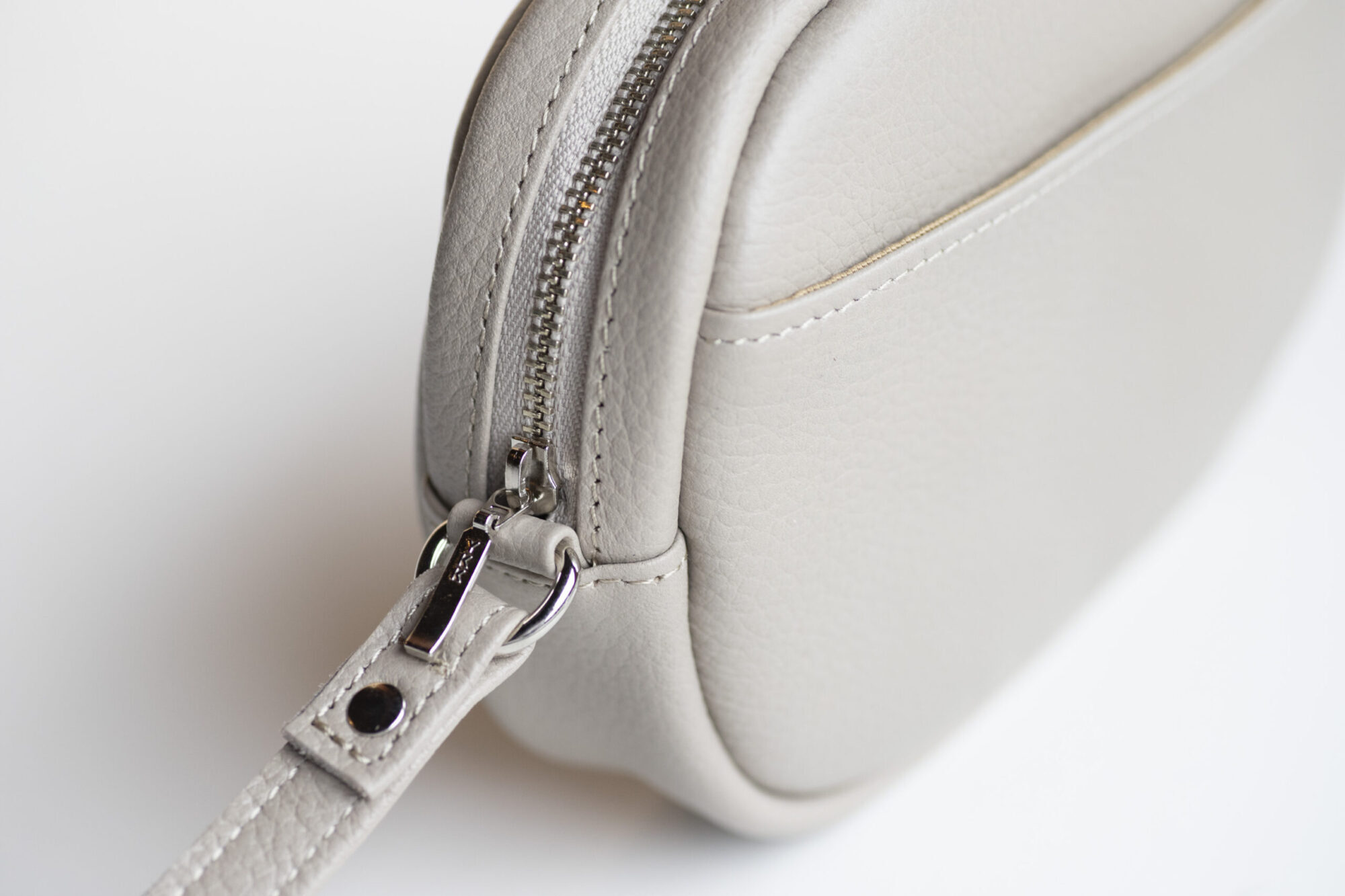 丸型ショルダーバッグ (マットシュリンクレザー)-img6