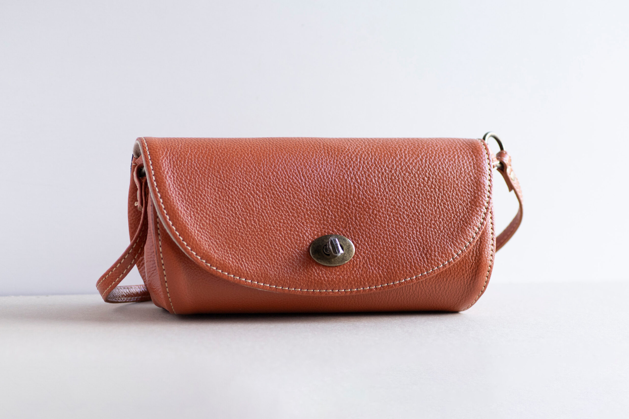  フラップ型ショルダーバッグ (ハラコ)-ak-18nch