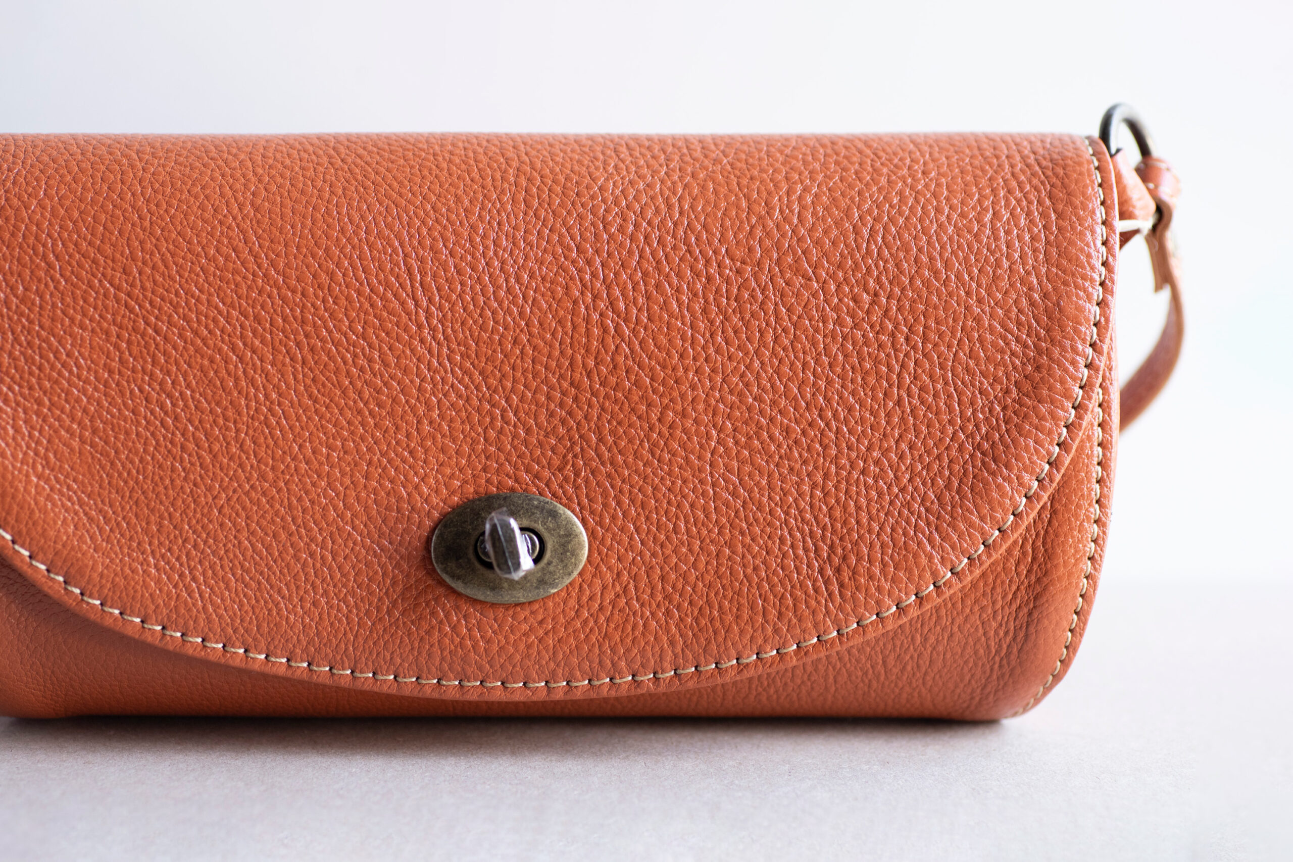 フラップ型ショルダーバッグ (ハラコ)-img7